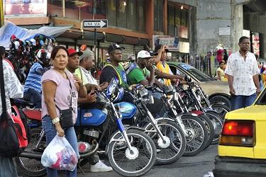 commuters_of_santo_domingo