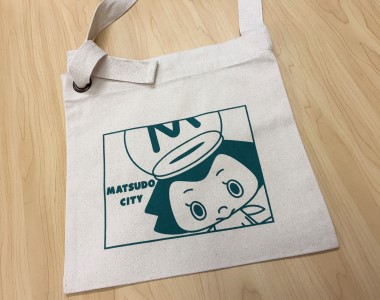 ベイエフエムと松戸市コラボのサコッシュ