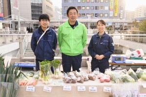 マーケットとJAとうかつ中央のみなさん