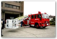 梯子付消防車の写真