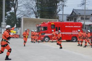 各隊員が配置移動をしている写真