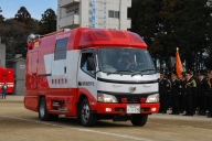 入場する消防救急車