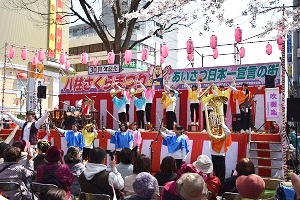 八柱さくら祭りの写真（舞台の様子）