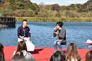 語り合う富田氏とShinji氏