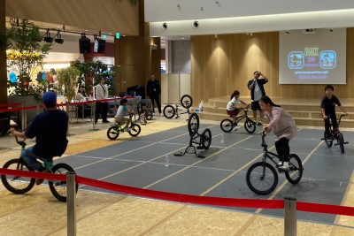 BMX体験会に参加する子どもたちの写真2