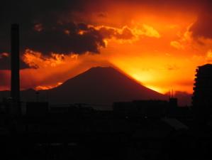影が雲に映り二重富士に見えた写真