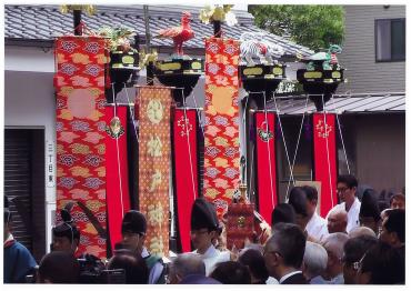 四神旗を掲げた一行などが松戸神社を中心に松戸駅周辺を練り歩く