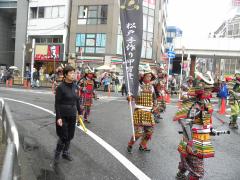 秋にふさわしい甲冑隊