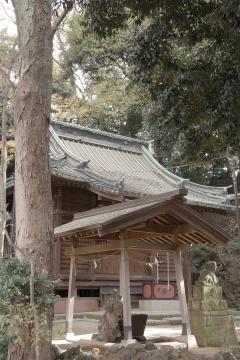 市街地の中にある金山神社