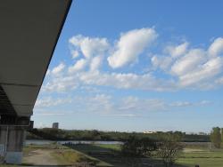 空と雲の江戸川
