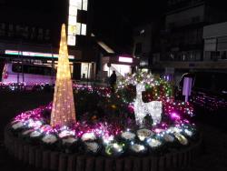 五香駅前ロータリーのクリスマスイルミネーション