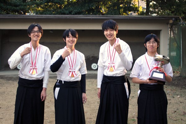 大会メンバー4人の写真