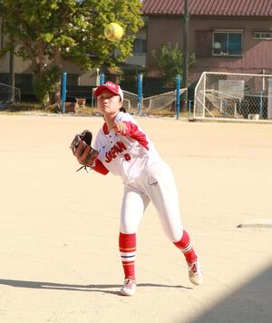 守備練習する大川さん