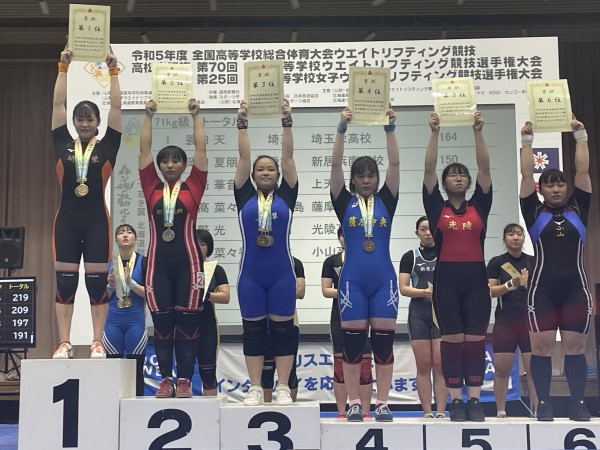 1位の表彰台に上がった蓑田さん