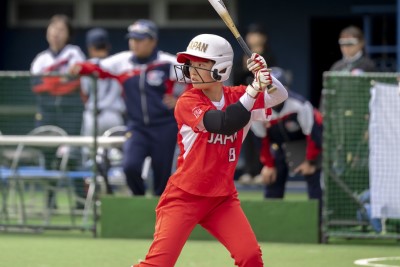 バットを構える大川さん