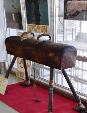 1964東京オリンピックで使用された体操器具「あん馬」