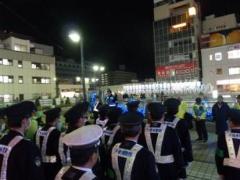 松戸駅西口デッキでの特別警戒出動式の様子